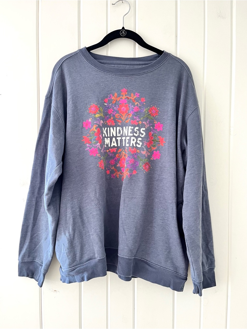 Natural Life "Kindness Matters" Floral Pocket Sweatshirt, Sz M (P2P 25.5”)